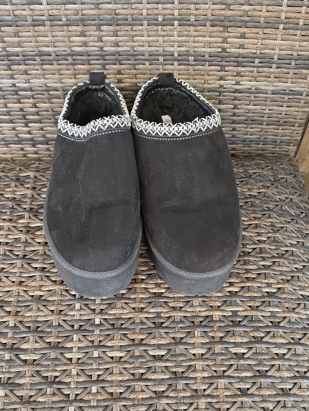 Mudd Black Slip-On Slippers with White Trim